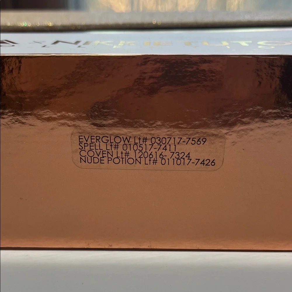 OFRA x NikkieTutorials Glam Set in Gold and White - Picture 2 of 6